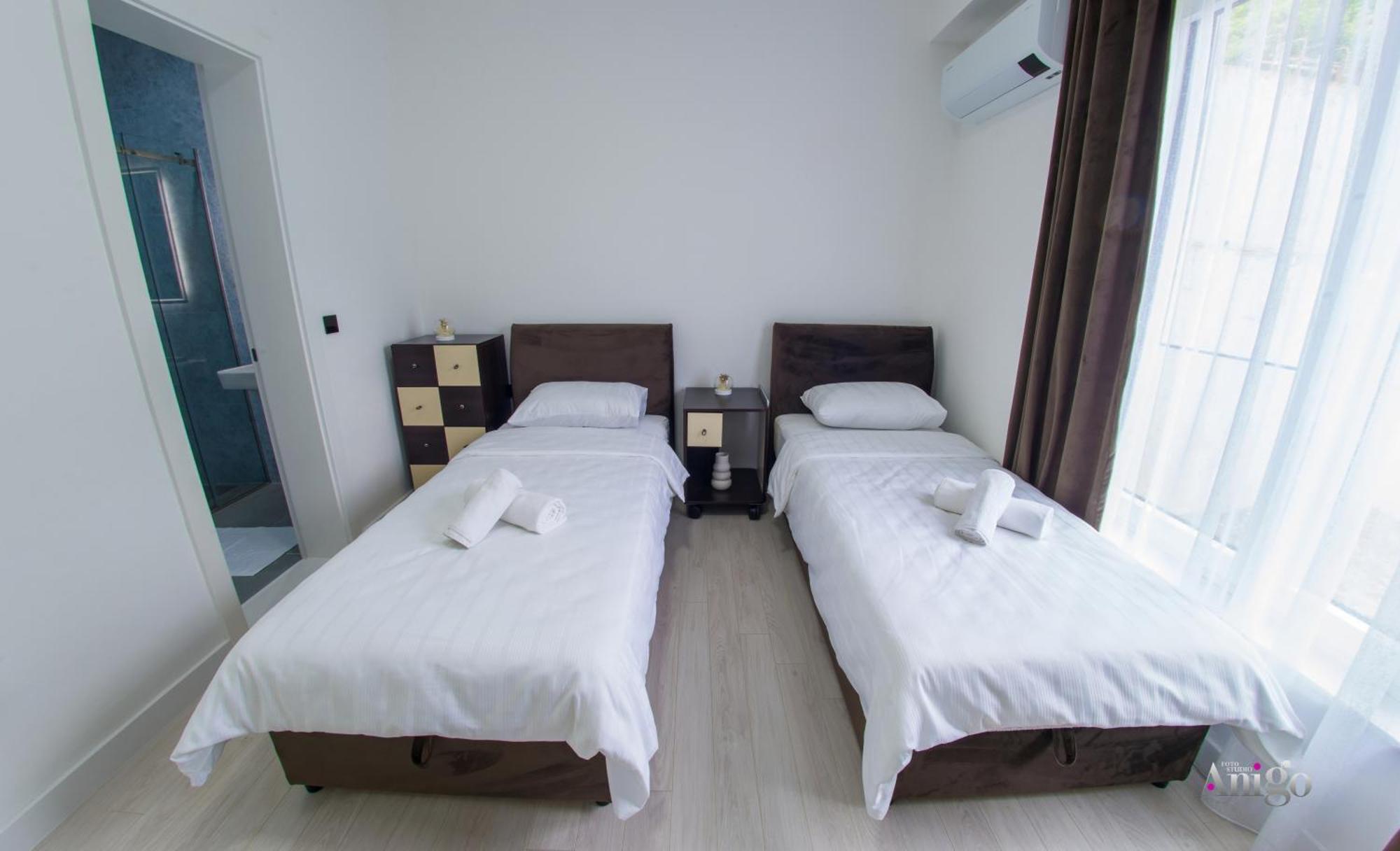 Royal Terrace Apartments คอนยิค ภายนอก รูปภาพ
