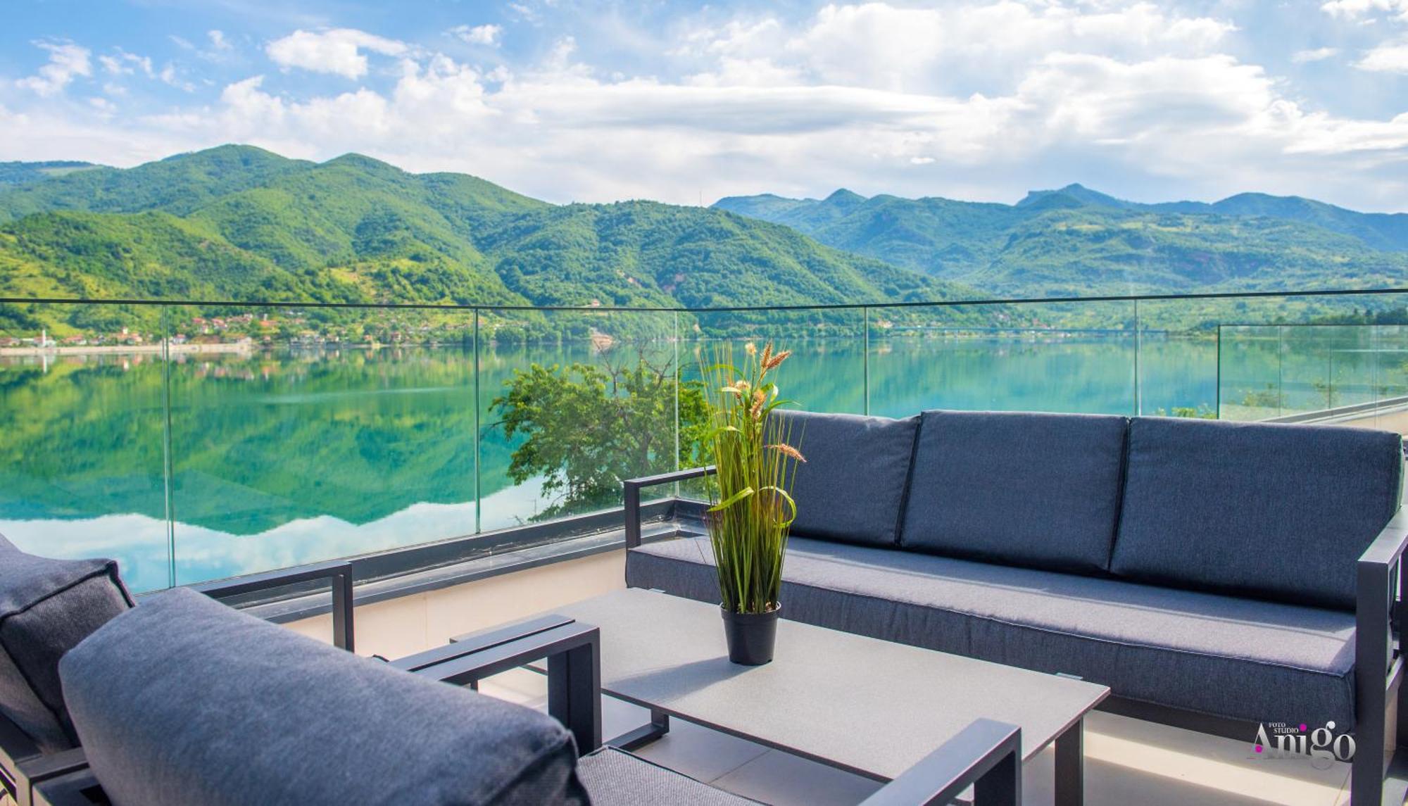Royal Terrace Apartments คอนยิค ภายนอก รูปภาพ
