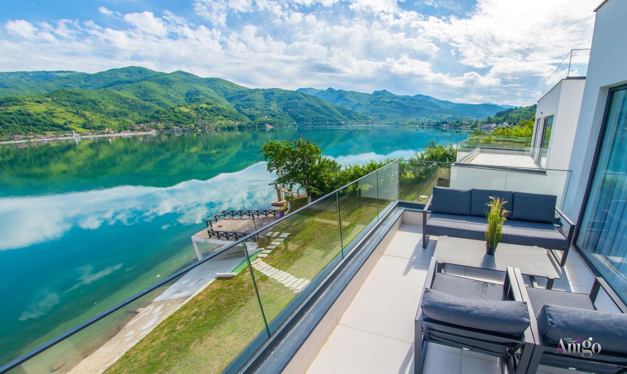 Royal Terrace Apartments คอนยิค ภายนอก รูปภาพ