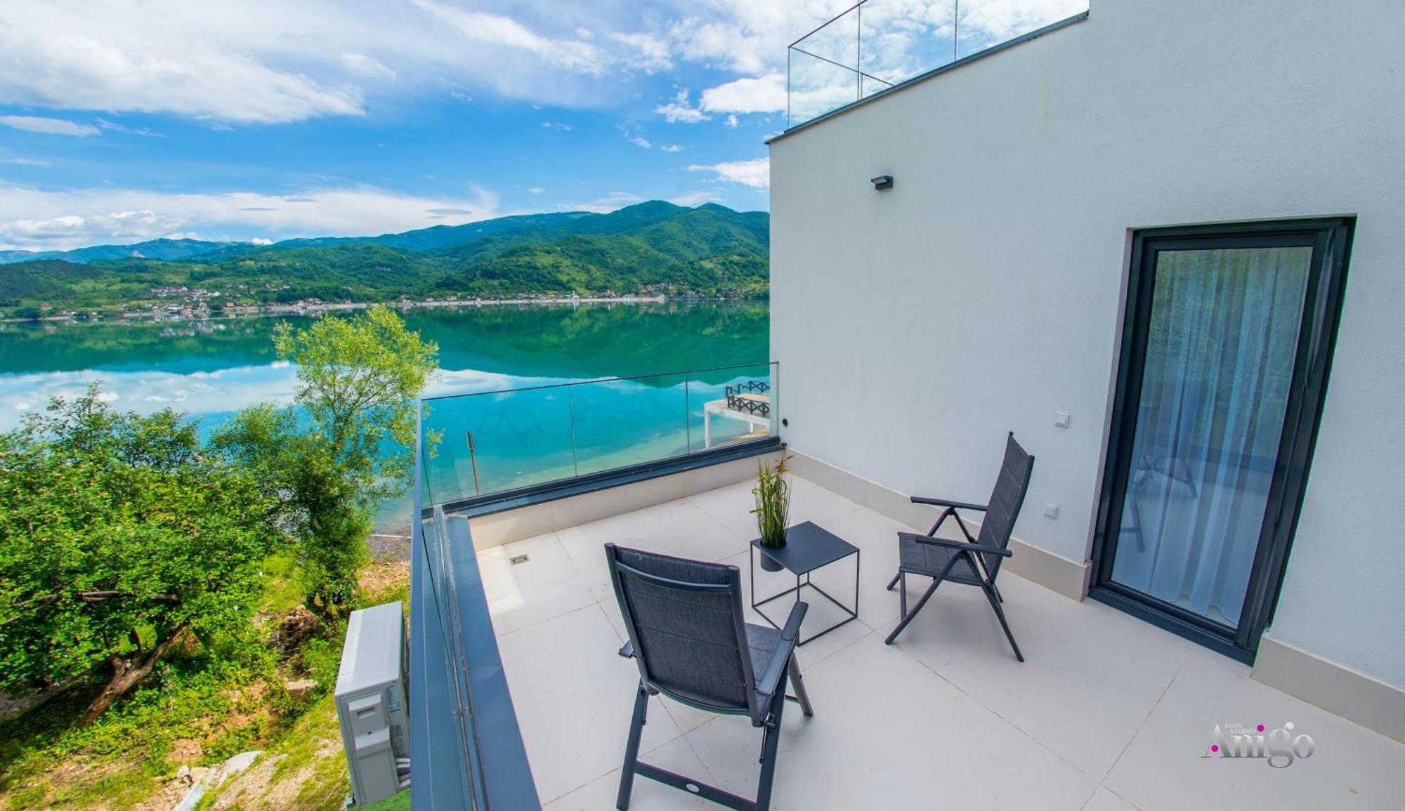 Royal Terrace Apartments คอนยิค ภายนอก รูปภาพ