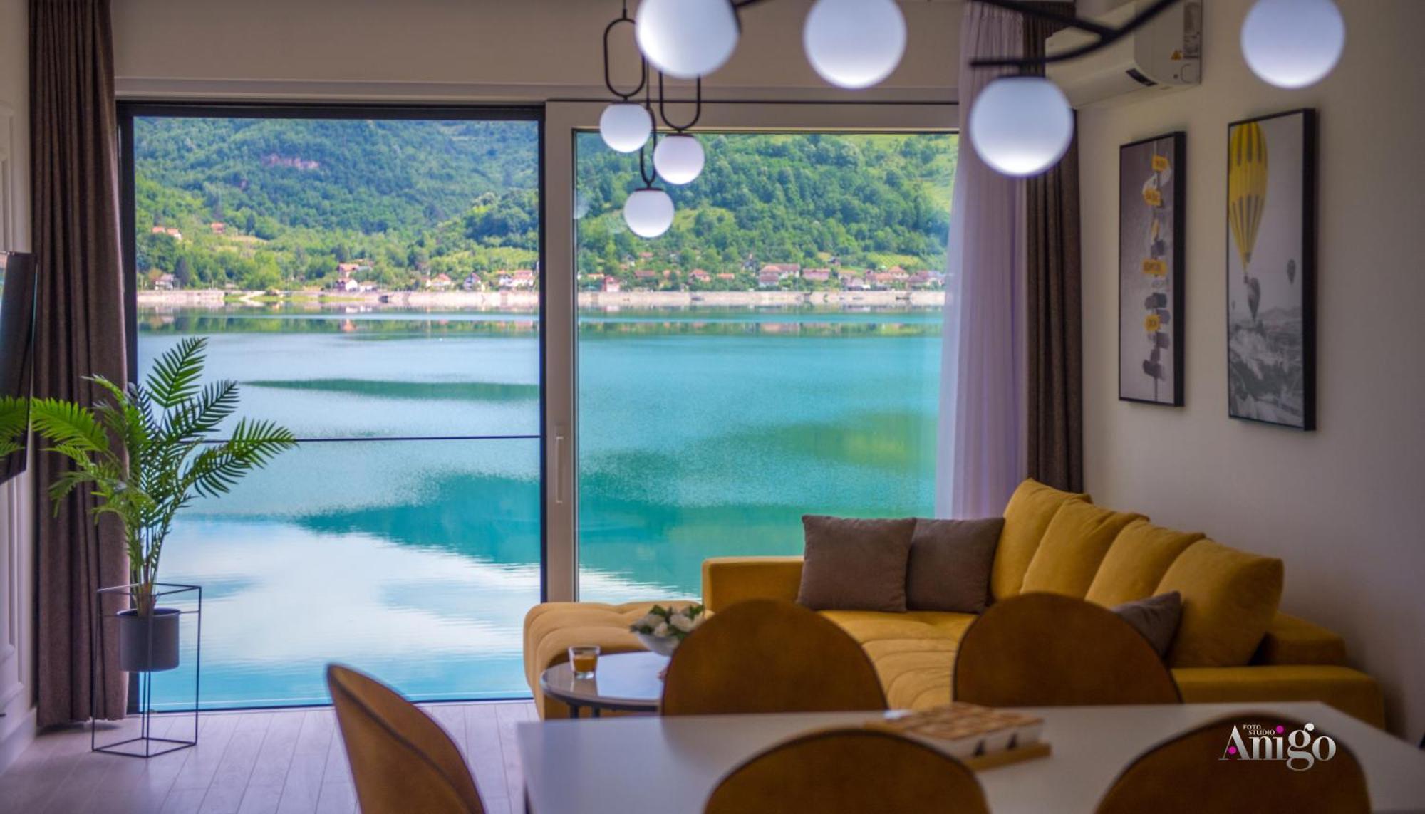 Royal Terrace Apartments คอนยิค ภายนอก รูปภาพ