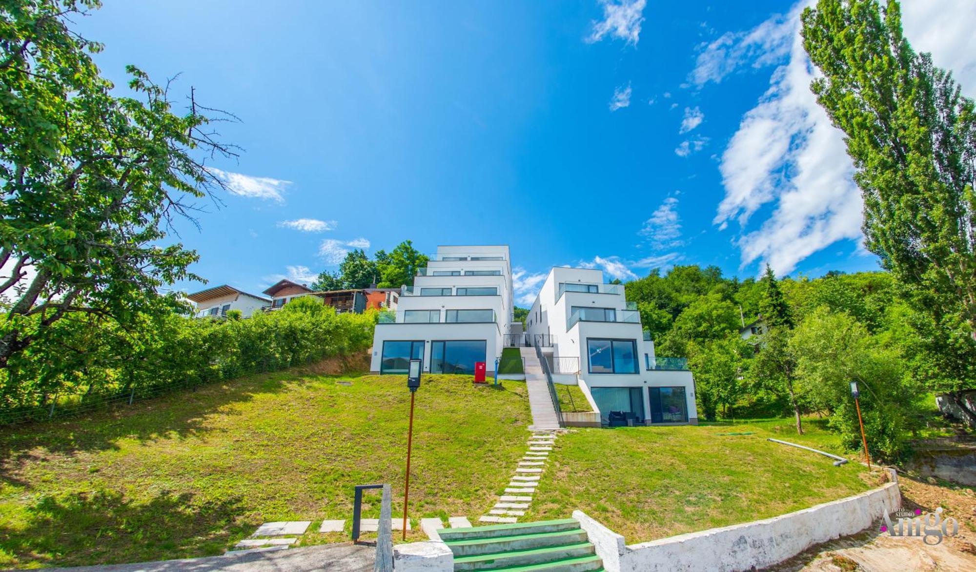 Royal Terrace Apartments คอนยิค ภายนอก รูปภาพ