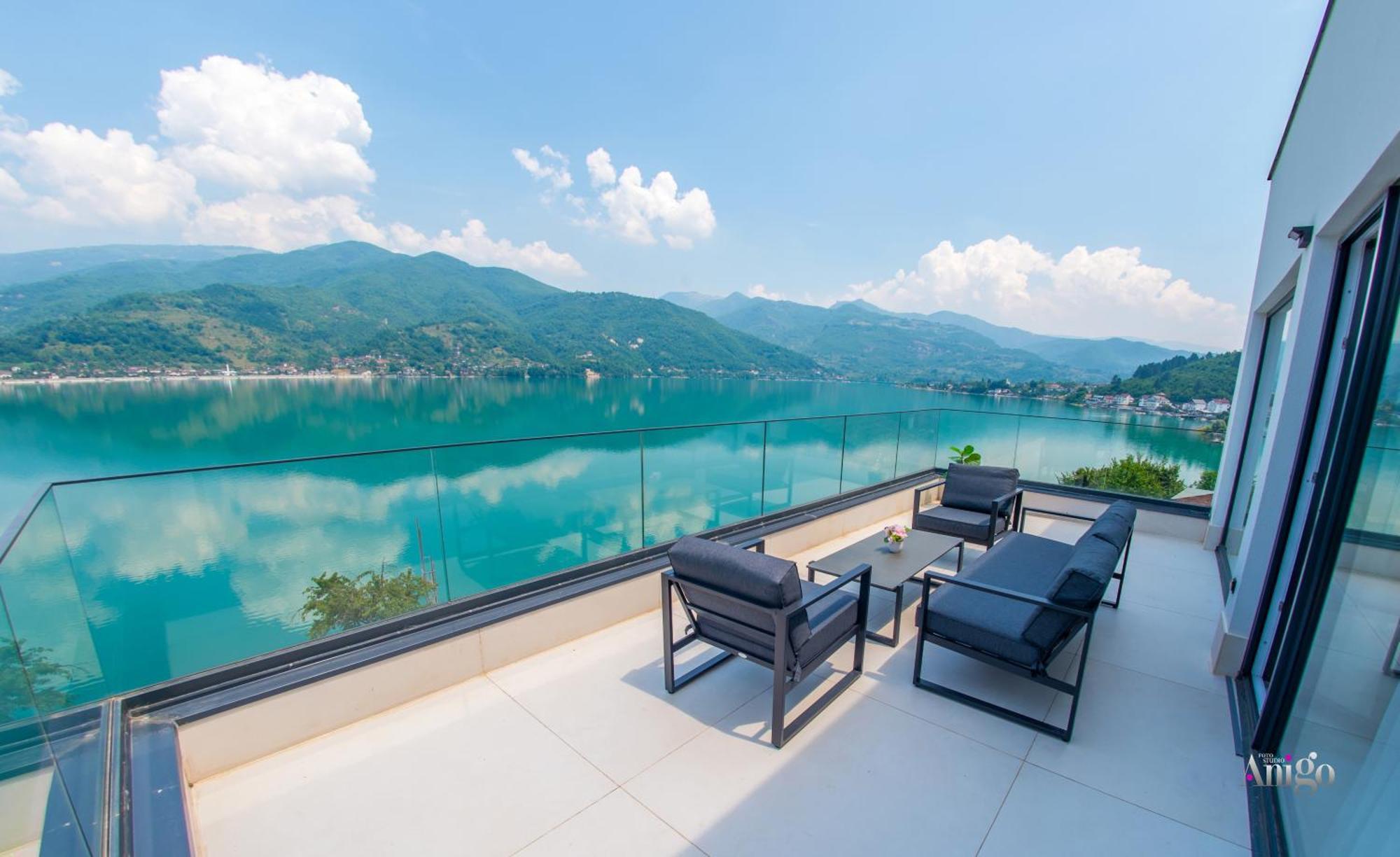 Royal Terrace Apartments คอนยิค ภายนอก รูปภาพ