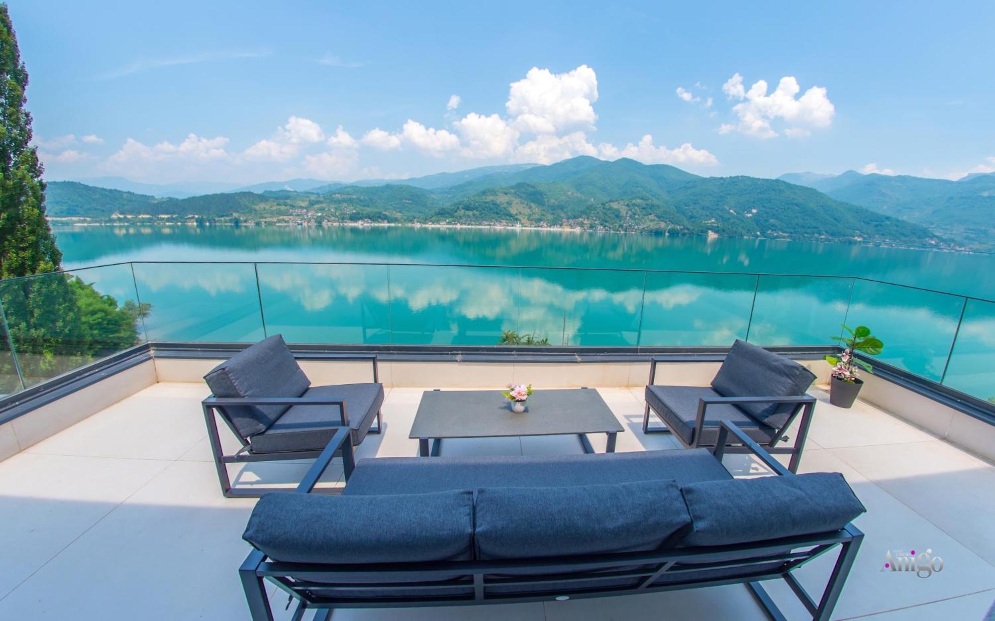 Royal Terrace Apartments คอนยิค ภายนอก รูปภาพ