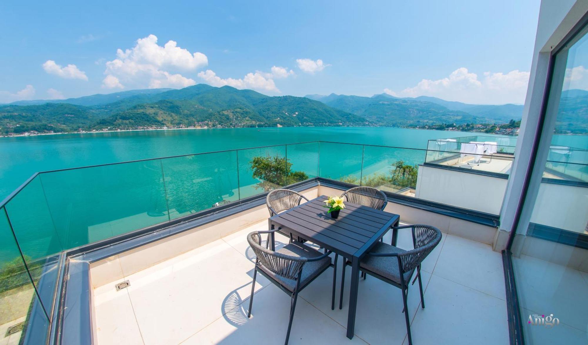 Royal Terrace Apartments คอนยิค ภายนอก รูปภาพ