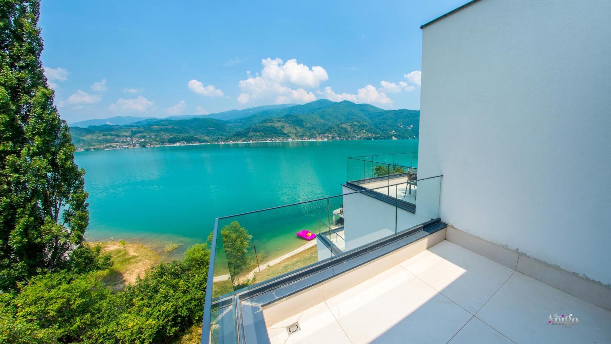 Royal Terrace Apartments คอนยิค ภายนอก รูปภาพ
