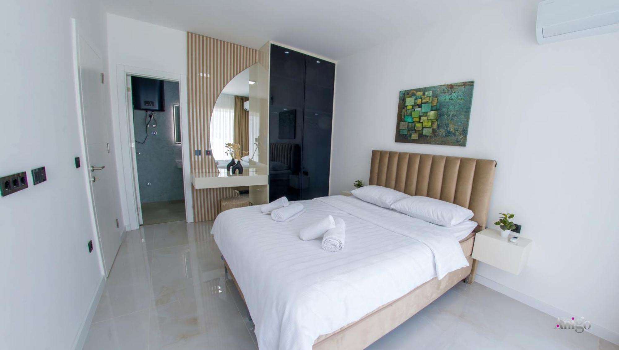 Royal Terrace Apartments คอนยิค ภายนอก รูปภาพ