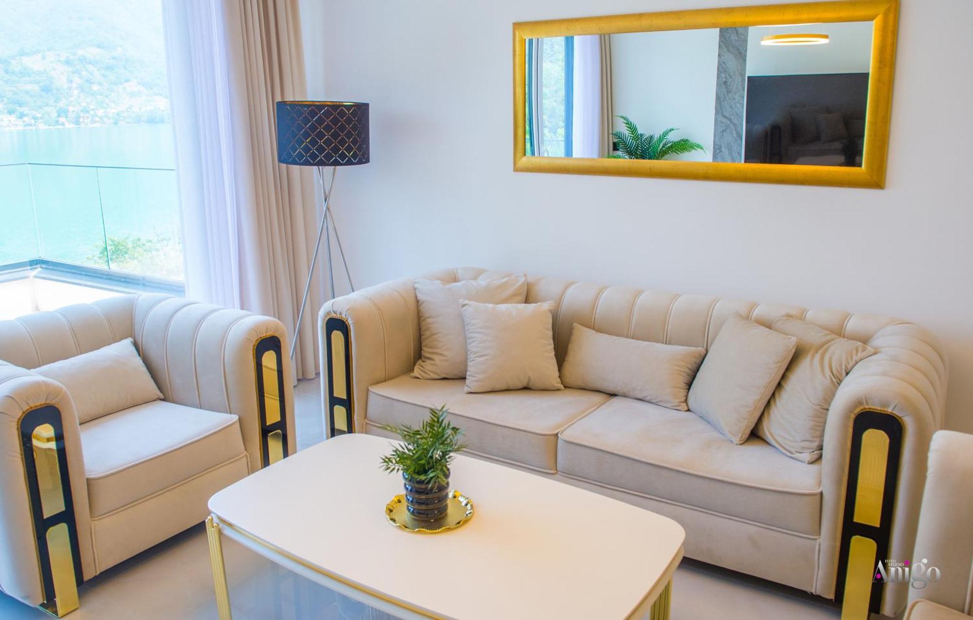 Royal Terrace Apartments คอนยิค ภายนอก รูปภาพ