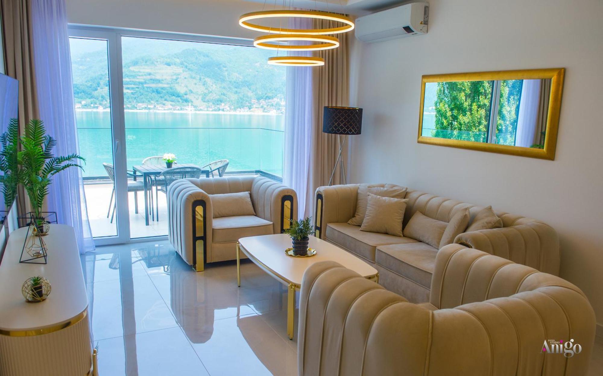 Royal Terrace Apartments คอนยิค ภายนอก รูปภาพ