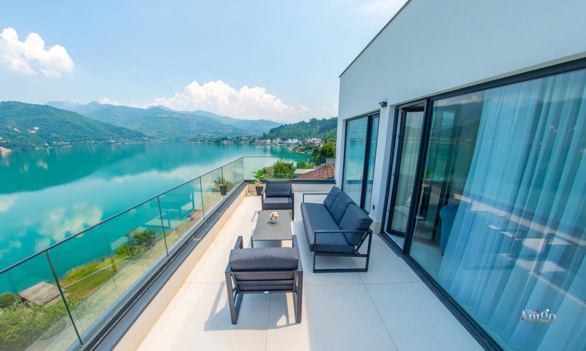 Royal Terrace Apartments คอนยิค ภายนอก รูปภาพ